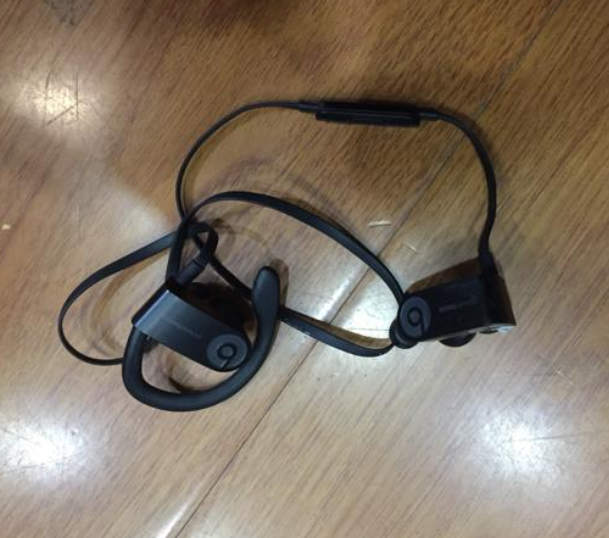 beats蓝牙耳机维修powerbeats3耳挂断 beats蓝牙耳机维修powerbeats3耳挂断